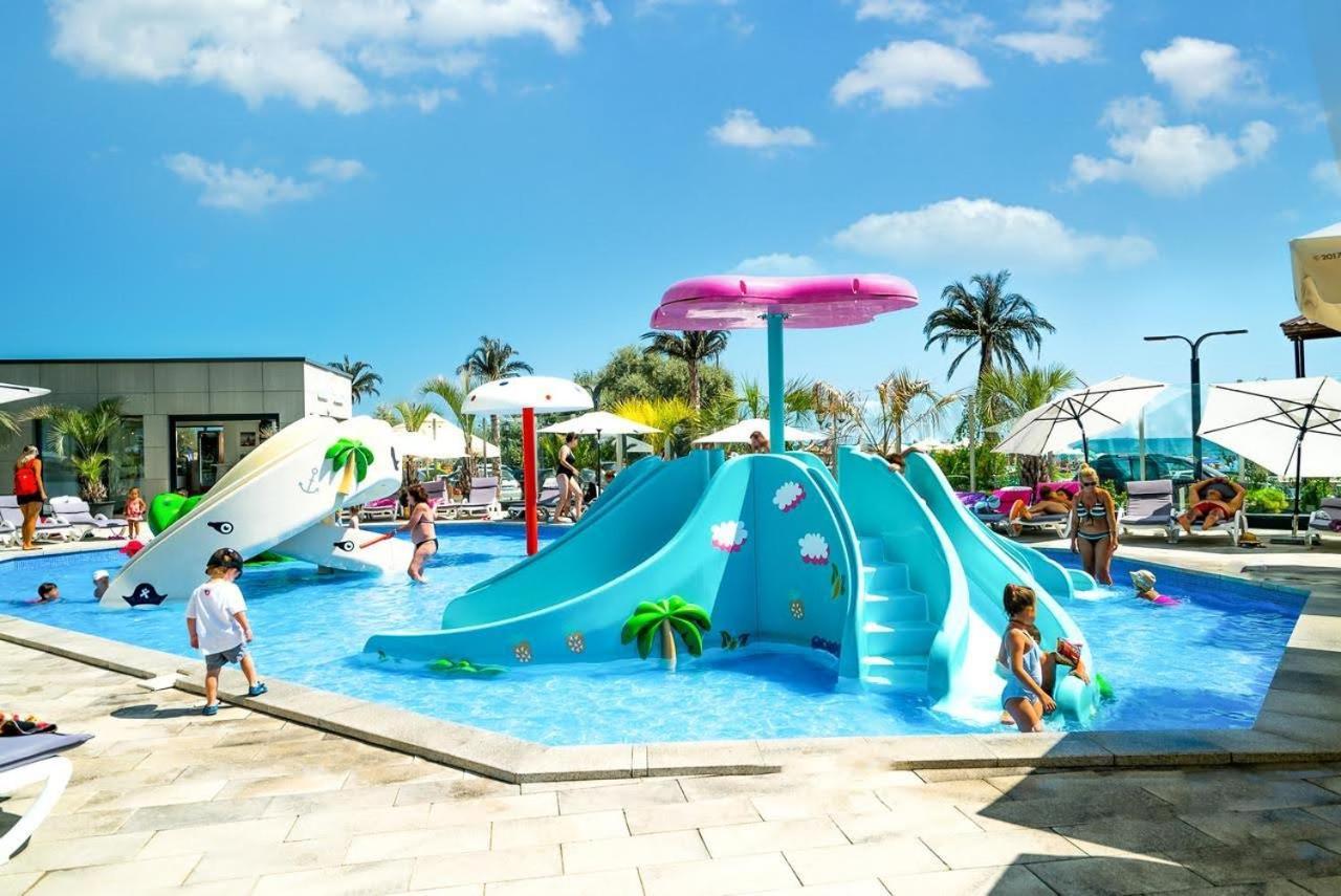 Mur Apartament Alezzi Beach Resort Navodari Bagian luar foto